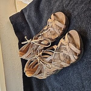 Boutique by Corey's Brown Tooled Design Wedge Sandal EUC Size 6